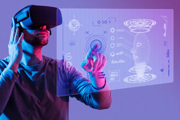 Visual immersive technology dalam digital experience dengan interaksi UI UX modern